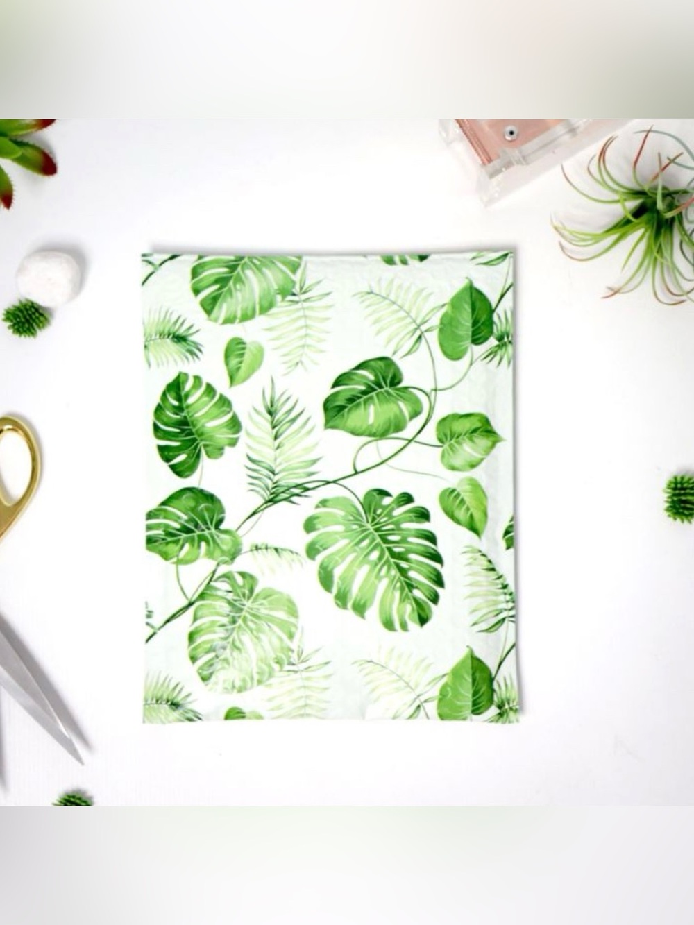 Set of 20 6.5โ x 10โ Banana Leaves Botanical Bubble Mailers